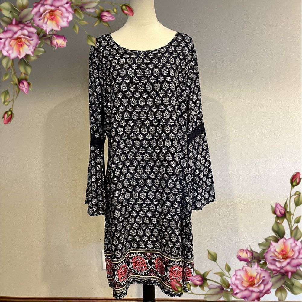 Boat neckline bell sleeve knee‎ length plus size dress